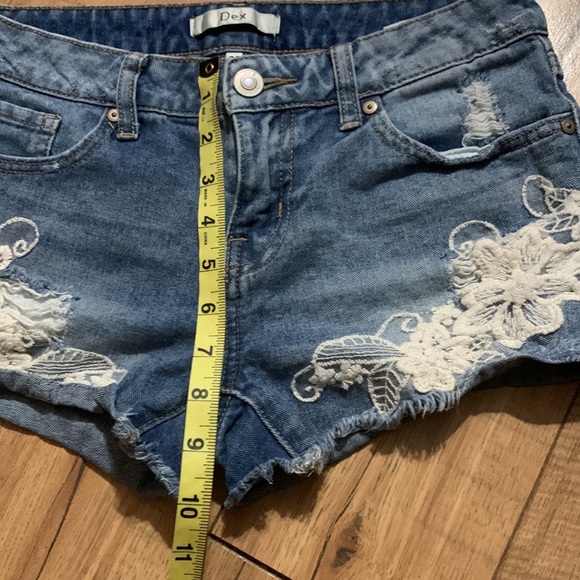 Dex shorts distressed denim embroidered flowers size 25 - Picture 12 of 13